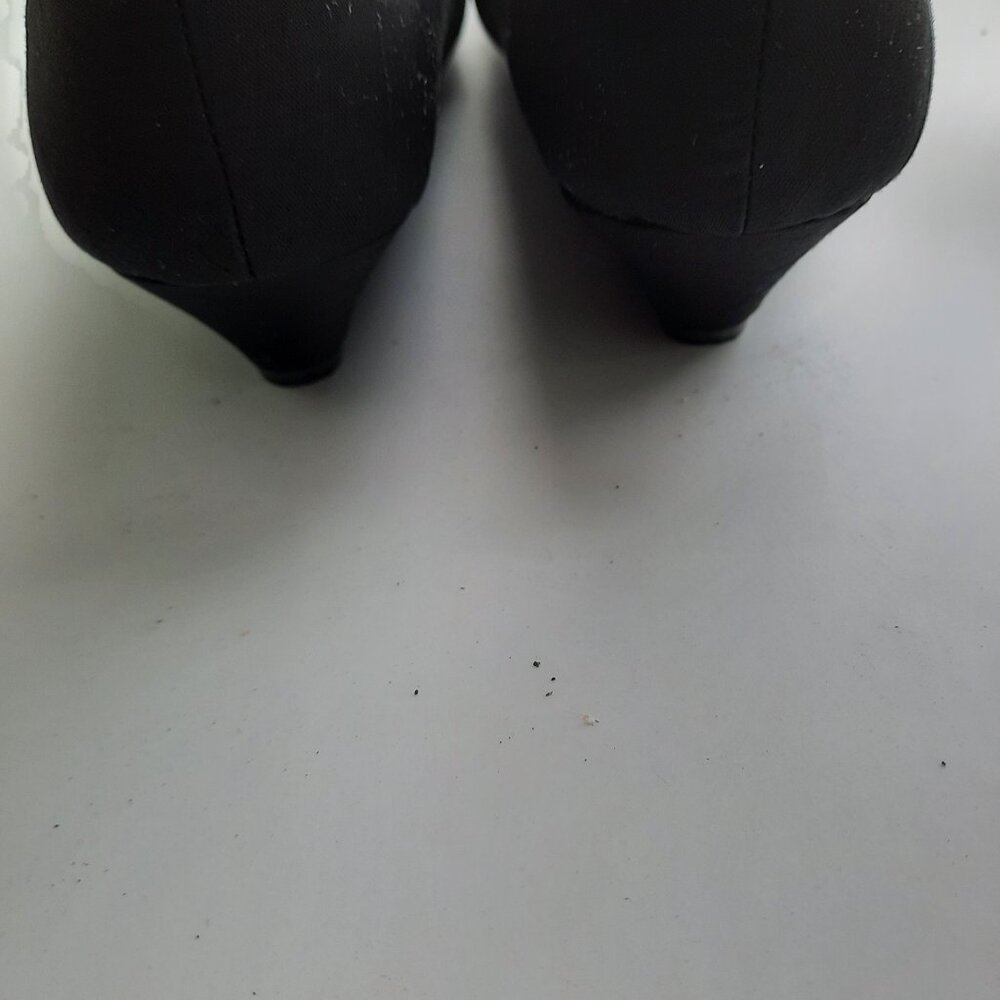 Brand New Pretty Black shoes for women - Picture 3 of 4